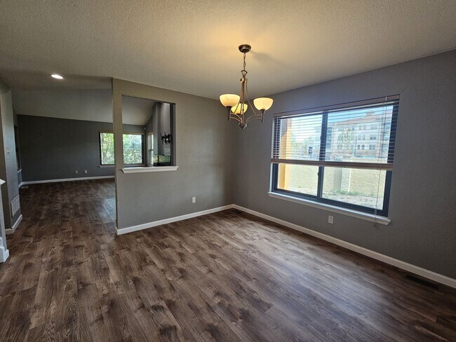 Foto del edificio - Gorgeous 2+ Bedroom 3 Bath Townhouse with ...