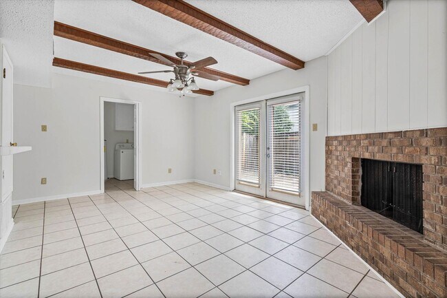 Foto del edificio - UPCOMING LISTING JAMESTOWNE CONDOMINIUMS
