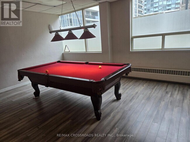 Photo du bâtiment - 5785 Yonge St