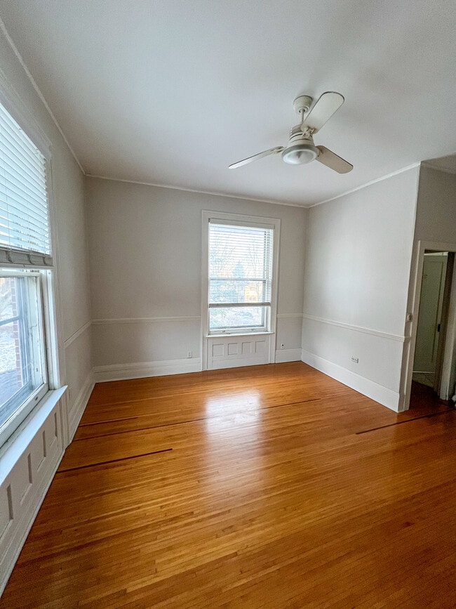 Foto del edificio - 4380 Central Ave