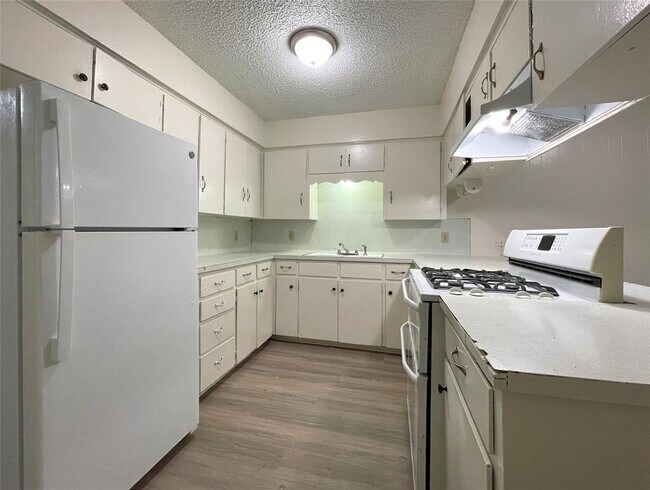 Foto del edificio - 904 N Meadows Dr