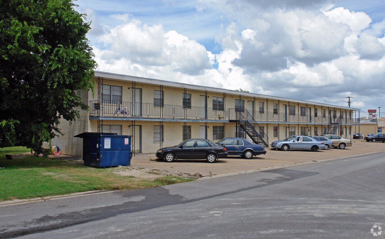 Building Photo - 304 Carpenter Rd