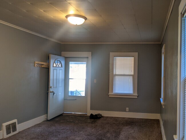 Building Photo - 2511 S Palmetto St