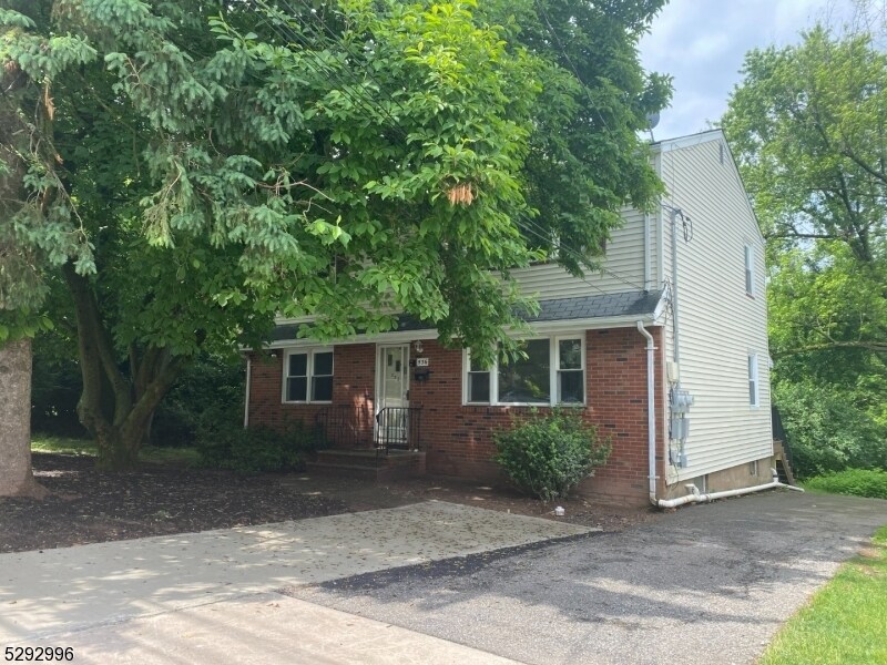 Primary Photo - 536 Broughton Ave