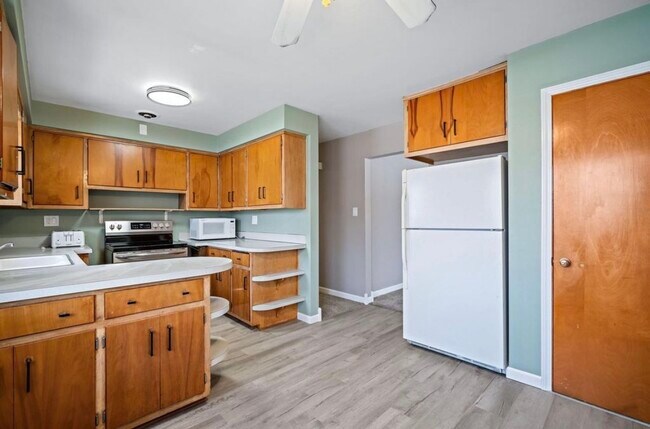 Building Photo - 5086 N 127th St