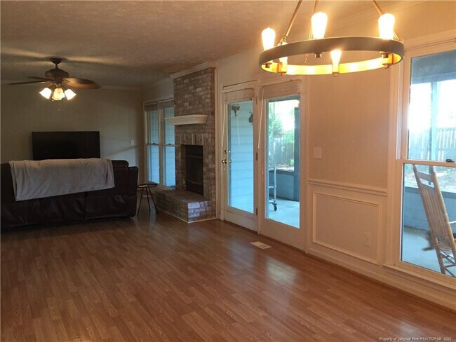 Foto del edificio - 247 Buhmann Dr