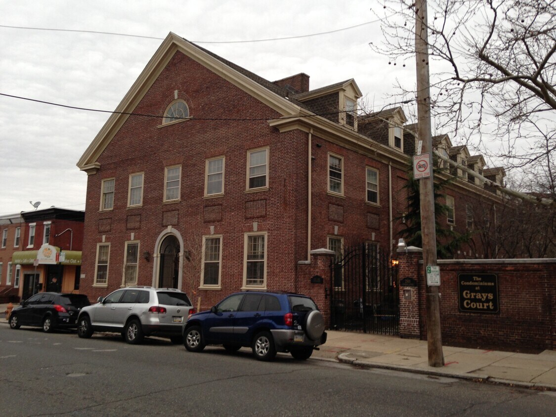 Primary Photo - 2501 Christian St