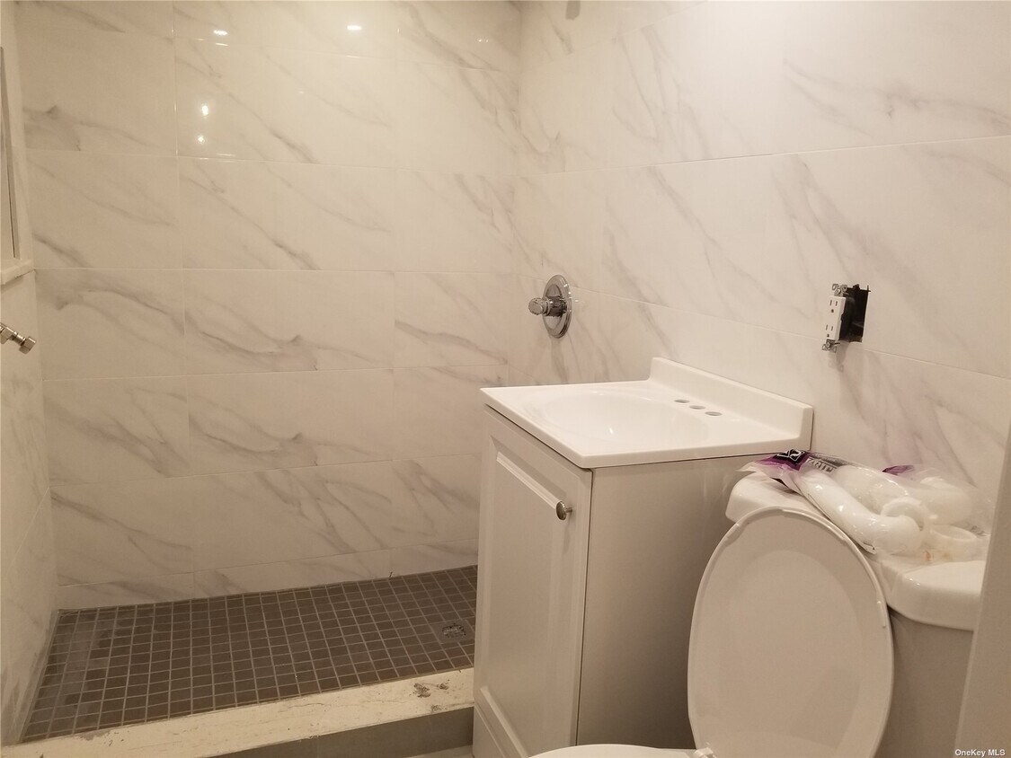Foto principal - 953 Dumont Ave