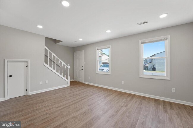Building Photo - 5239 Daffodil Dr
