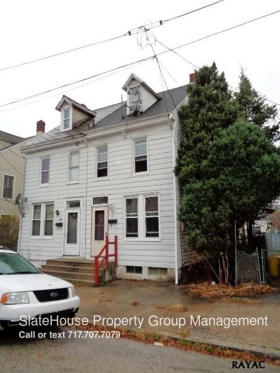 Building Photo - 869 E Poplar St