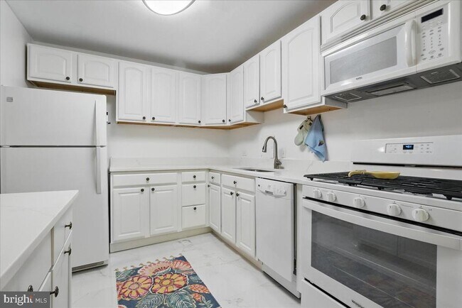 Foto del edificio - 4501 Arlington Blvd