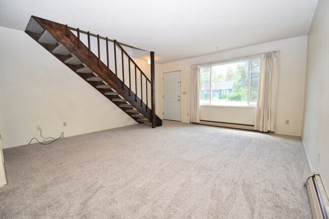 Foto del edificio - Downtown 2B 1.5Ba Interior Townhouse! Walk to Downtown and More!