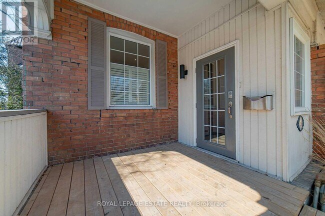 Photo du bâtiment - 568 Woodbine Ave