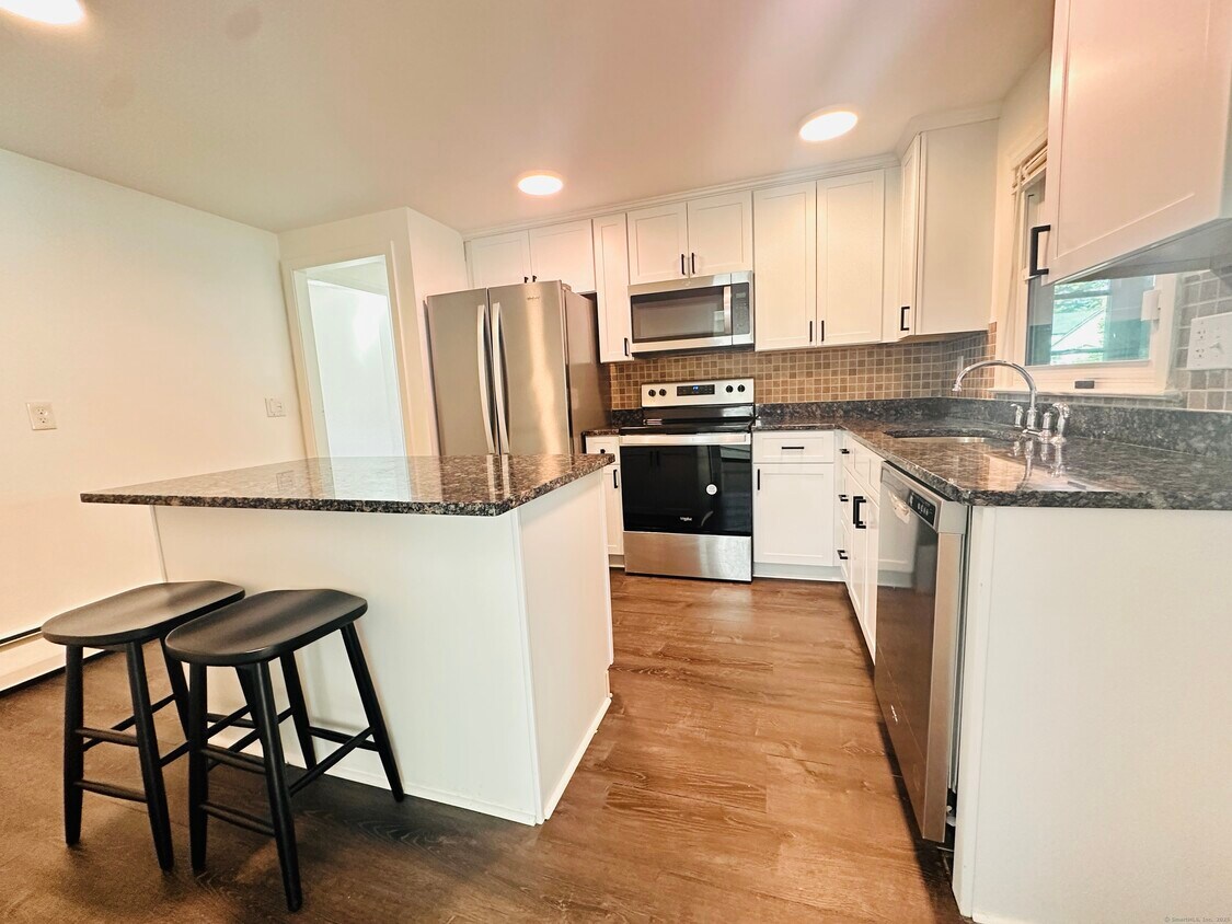 Primary Photo - 266 Linwood St