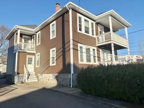 Building Photo - 998 Cass Ave