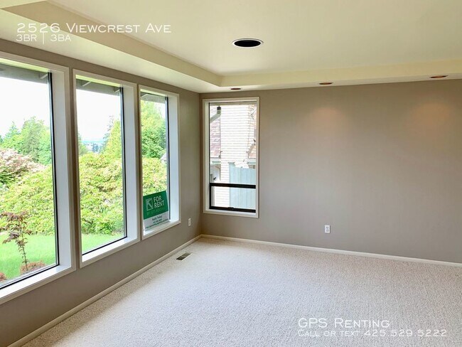 Building Photo - 2526 Viewcrest Ave