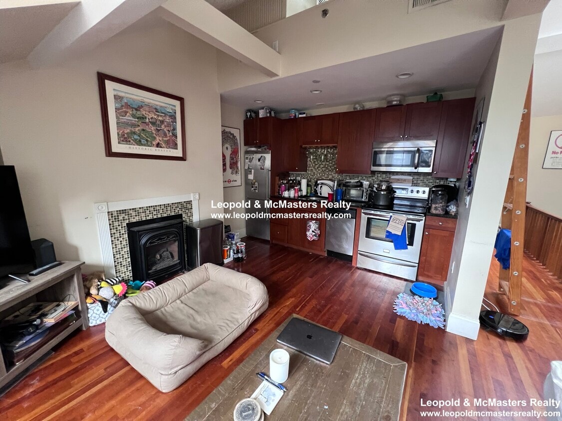 Primary Photo - 30 Temple St