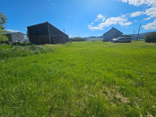 Patio interior - 3259 US Highway 2 W