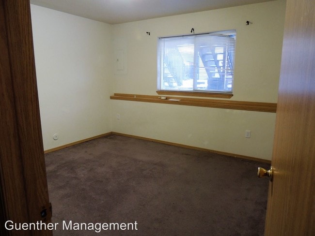 Building Photo - 3 br, 1.5 bath House - 2623 E Desmet Ave #B