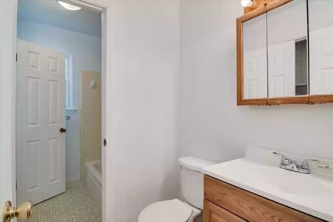 Building Photo - Arden Ct