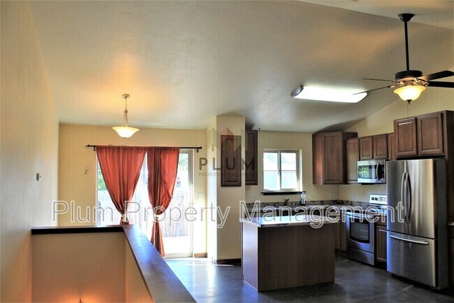 Foto del edificio - 1405 N Dickens St