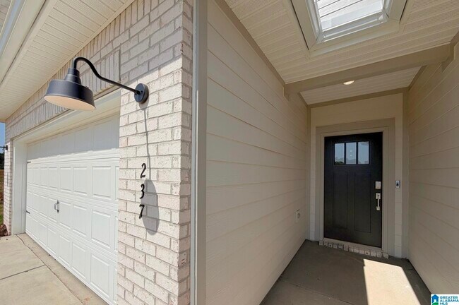 Foto del edificio - 237 Granby Ln