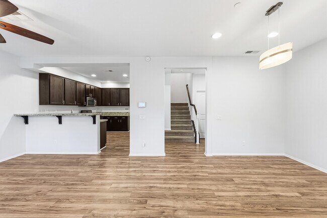 Foto del edificio - 1460 Mockingbird Ct