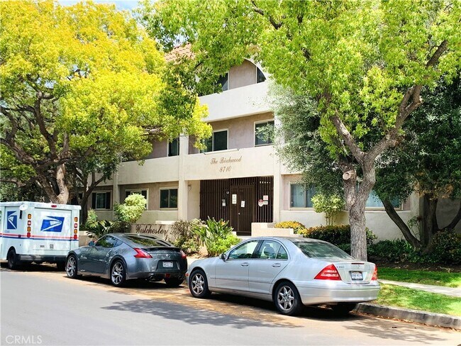 Building Photo - 8710 Belford Ave
