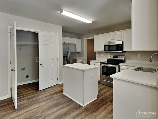 Building Photo - 2826 Bricker Dr