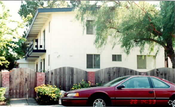 Building Photo - 1626 Adams St
