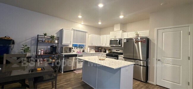 Building Photo - 477 Himalaya St. NE