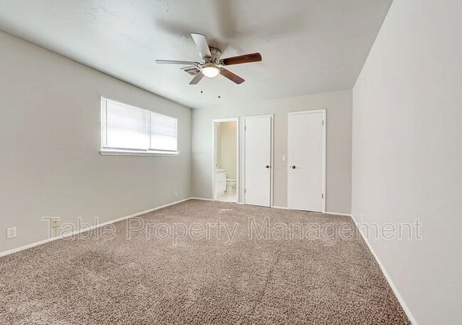 Foto del edificio - 6916 Woodlake Dr