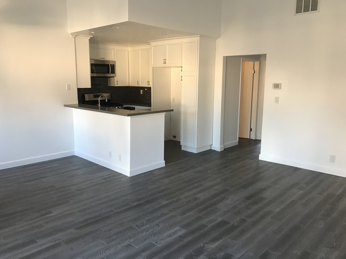 14837 Sherman Way, Los Angeles, CA 91405 Condo for Rent in Los