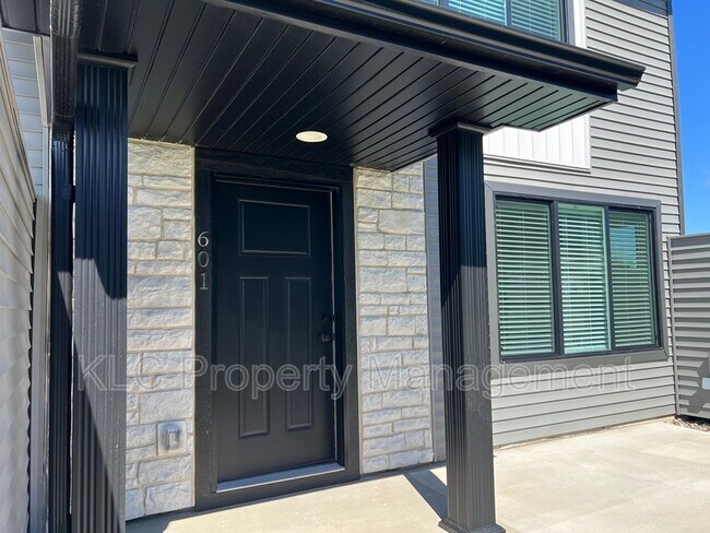Foto del edificio - 601 Hart Ln