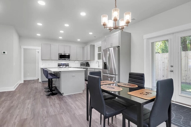 Building Photo - 2755 Tyler St