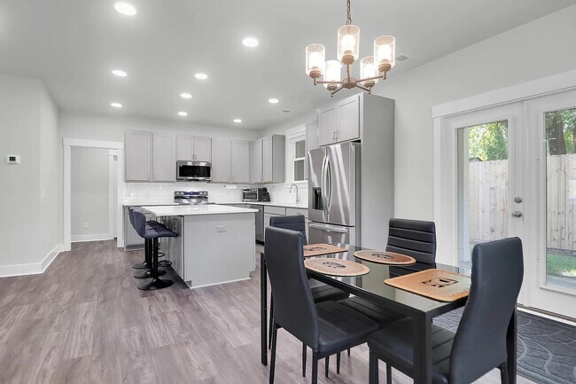 Foto del edificio - 2755 Tyler St