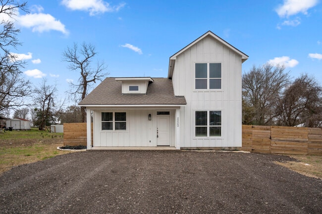 Photo - 22562 Buchanan St House