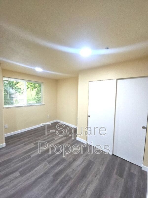 Building Photo - 7041 S 116th Pl