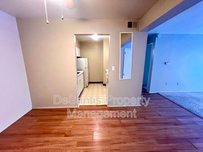Building Photo - 4062 Sanlin Dr