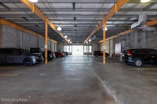 Foto del edificio - 309 E Market St