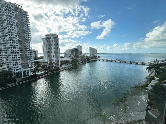 Foto del edificio - 495 Brickell Ave