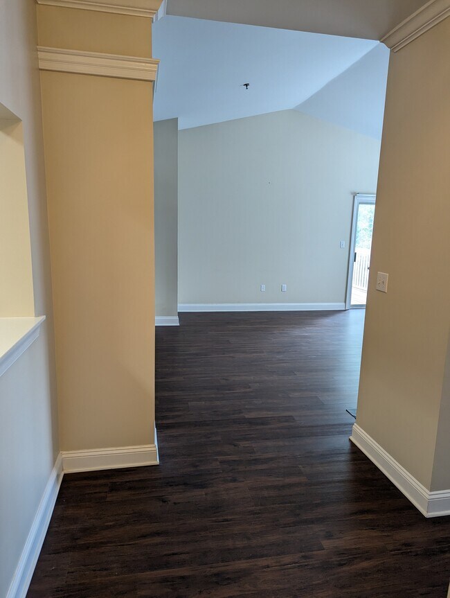 Building Photo - 5609 Fairview Rd