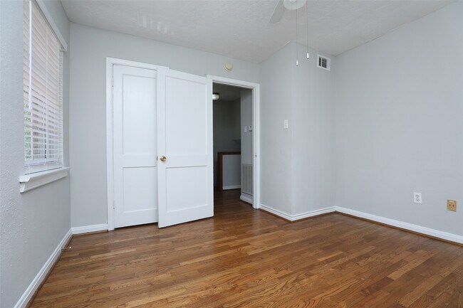 Foto del edificio - 1820 Binz St