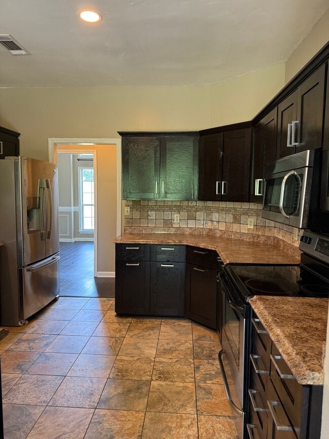 Building Photo - Beautiful 3 Bedroom 2 Bath in country setting