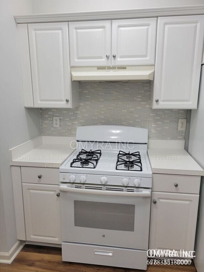 Foto del edificio - 3001 Rosebrook Dr