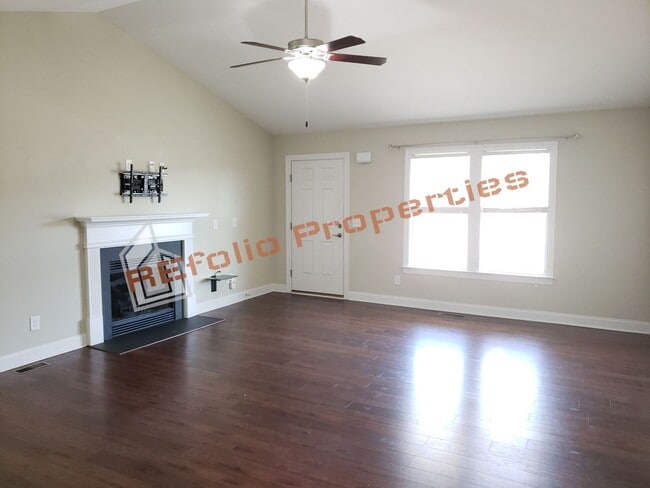 Foto del edificio - Amazing 3-Bedroom Ranch with a 2-Car Garage and a Huge Backyard in Hadden Pointe, Fuquay-Varina —...