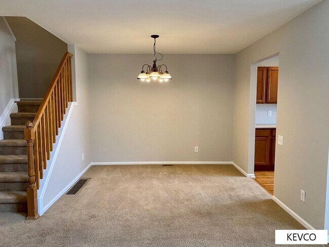 Building Photo - Bright, Comfortable Two Bedroom Townhouse!