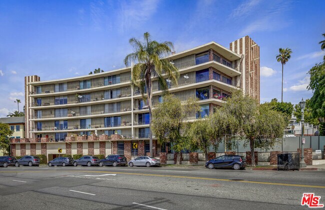 Foto del edificio - 2260 N Cahuenga Blvd