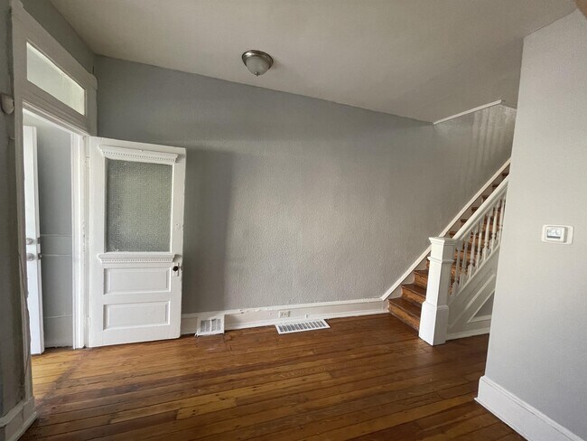 Building Photo - 1008 Spruce St