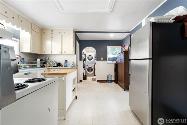 Foto del edificio - 4 bedroom home in one of Tacoma's most cov...